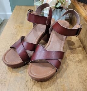 CUSHIONAIRE Slate Wood + Memory Foam Insole & LiteSole Technology | Size 9